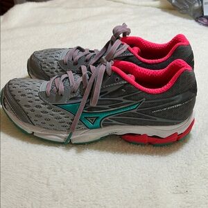 | EUC Mizuno Women's Wave Catalyst Gray, Teal & Pink Athletic Shoes